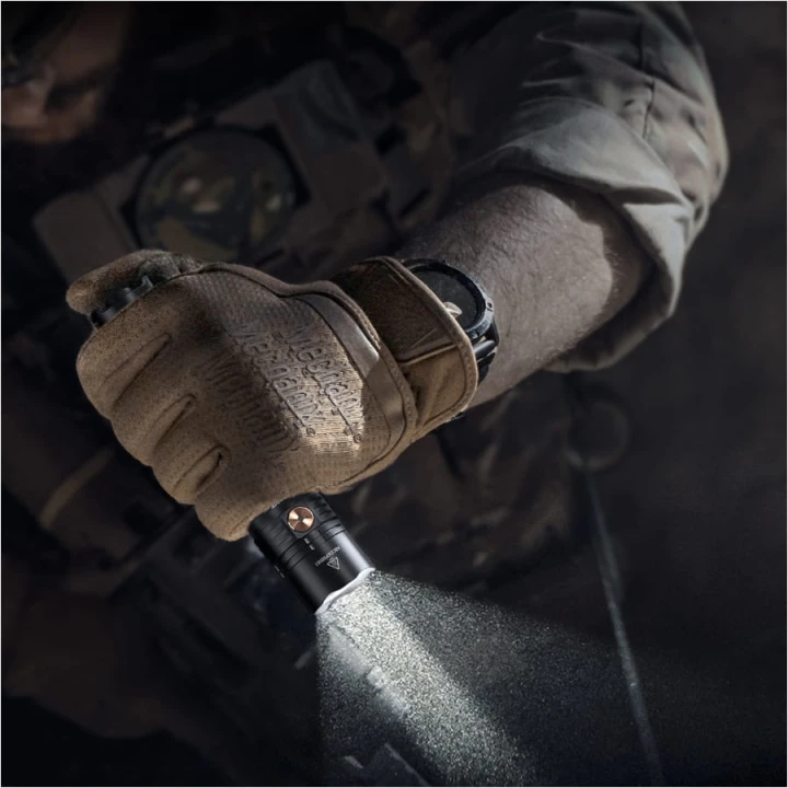 latarka-taktyczna-led-fenix-pd36r-ace 4.jpg